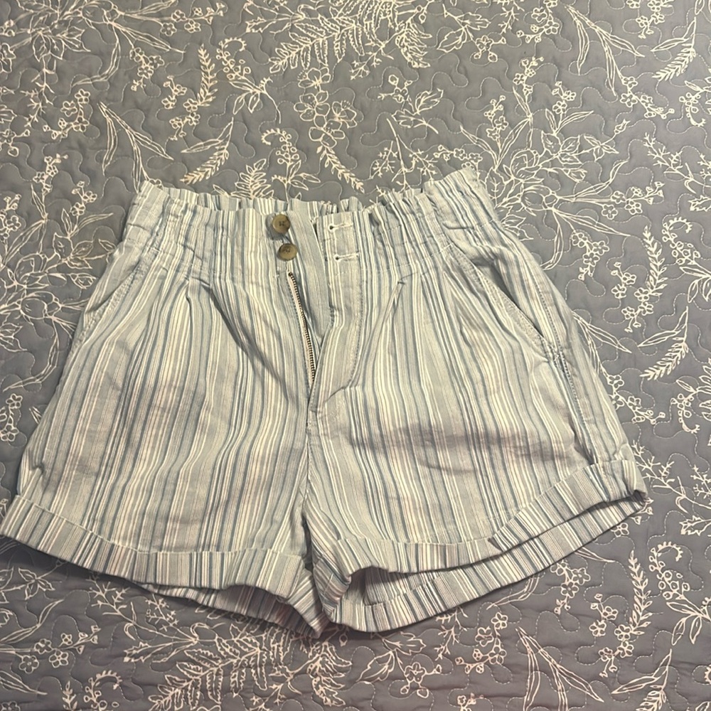 American Eagle high size 6 pinstripe high-waisted shorts